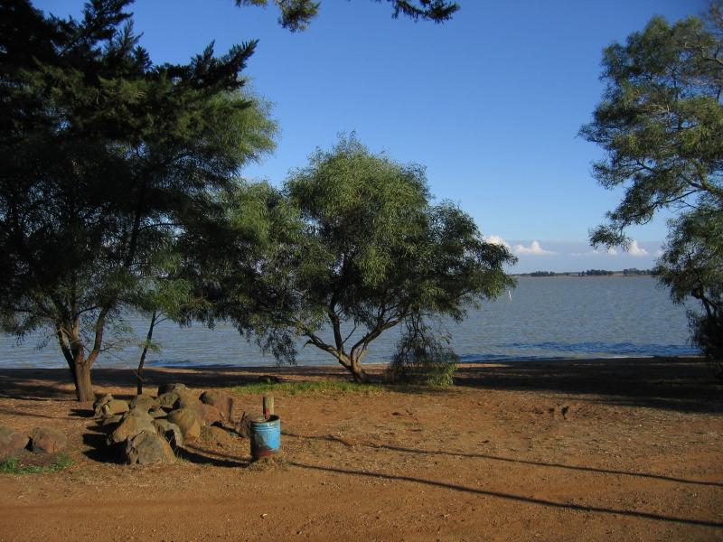 Lake Bolac photos - Travel Victoria: accommodation & visitor guide